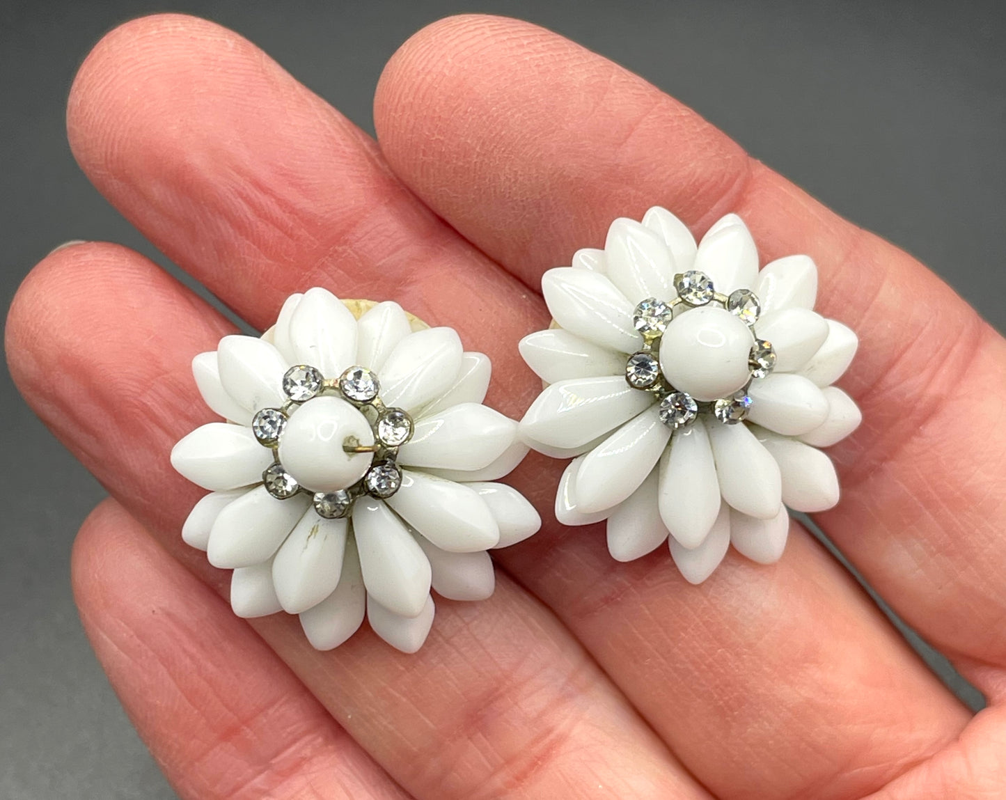 Vintage milk / milch white moulded glass with rhinestone daisy flower screw back earrings