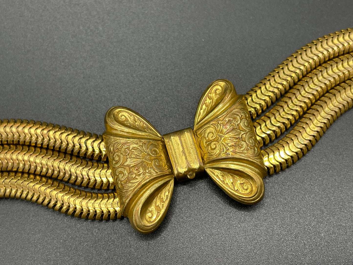 Vintage Art Deco machine age repousse bow clasp triple strand thick gold tone snake chain necklace
