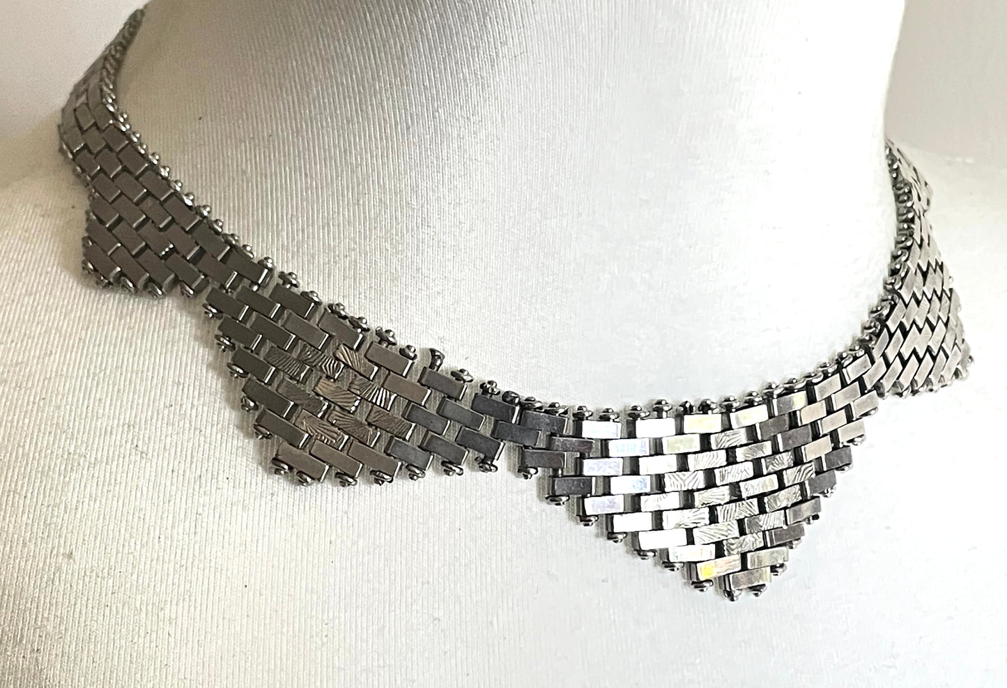 Vintage Jakob Bengel Art Deco brickwork / mauerwerk machine age shiny chrome necklace, classic geometric design with textured panels