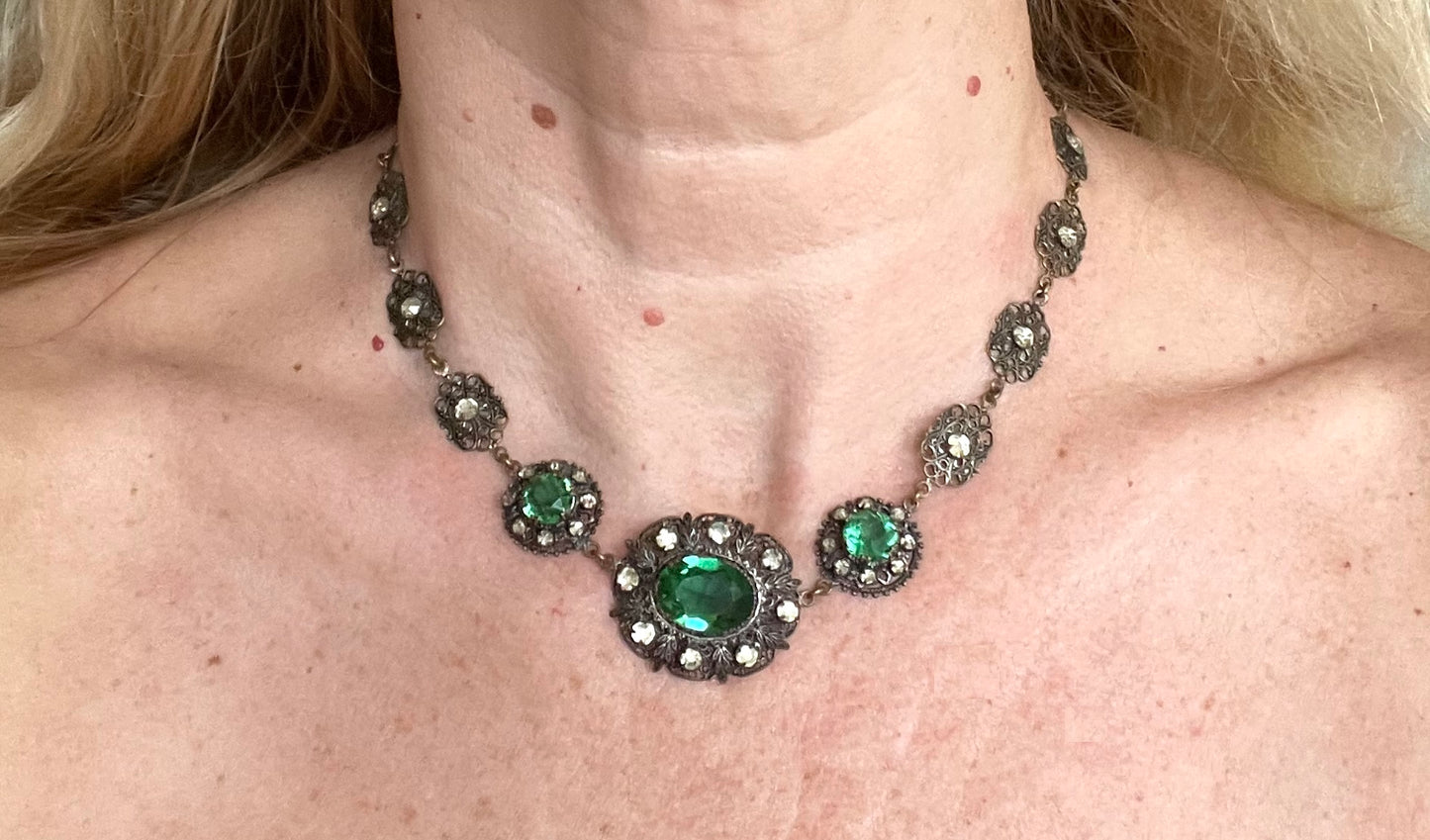 Vintage Art Deco Czech emerald green and clear glass rhinestone and gold tone filigree necklace, bracelet and brooch set, possibly Neiger