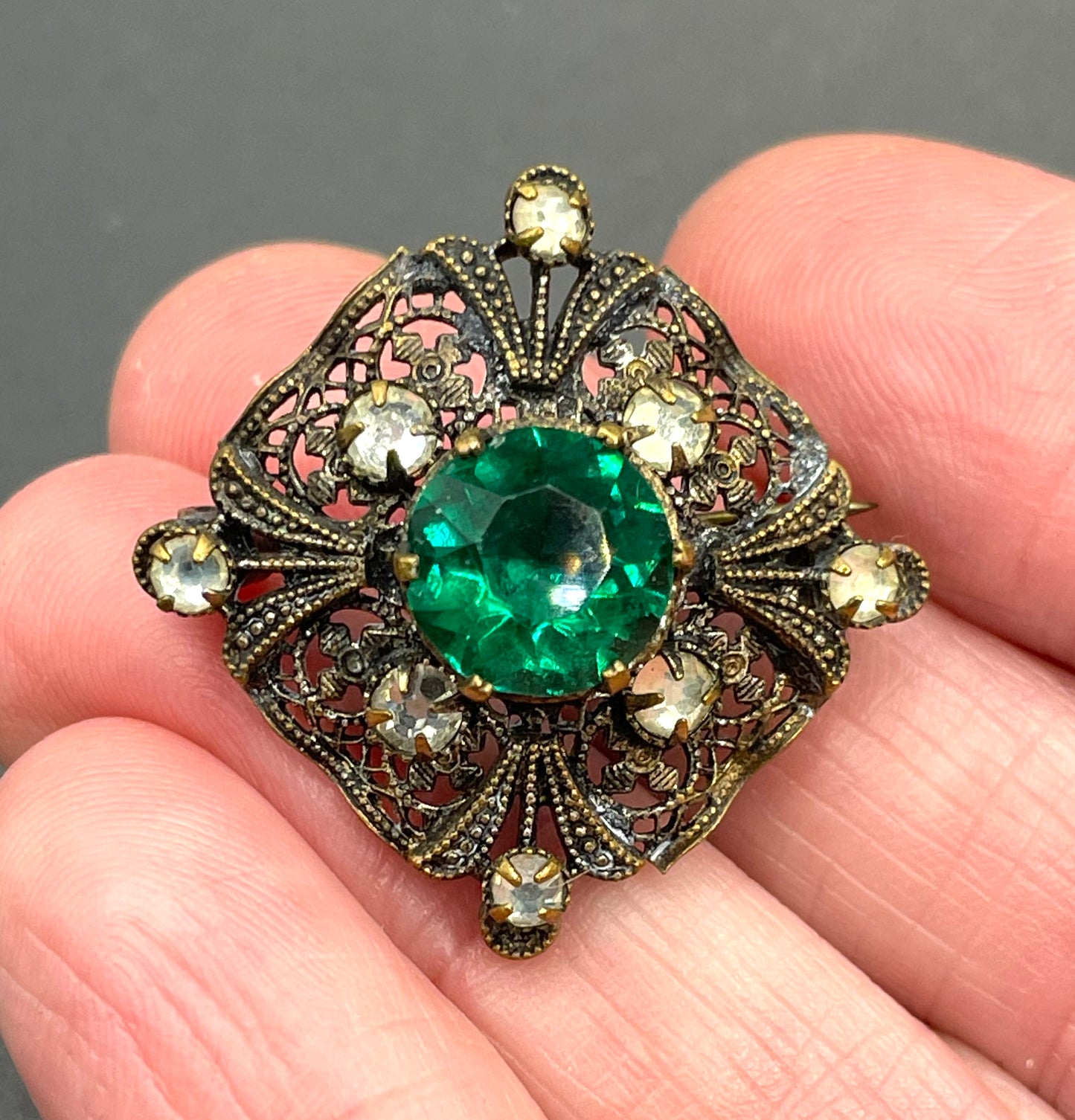 Vintage Art Deco Czech emerald green and clear glass rhinestone and gold tone filigree necklace, bracelet and brooch set, possibly Neiger