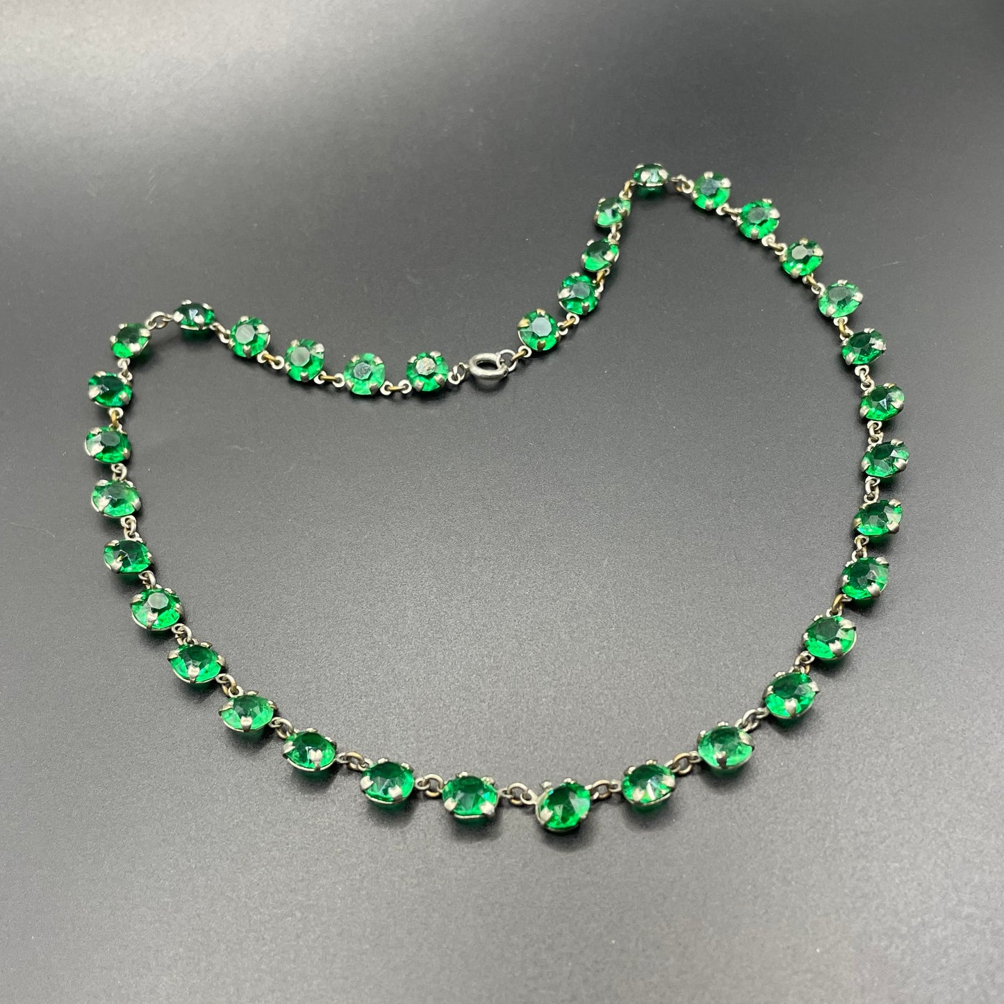 Vintage Art Deco bezel set gorgeous emerald green crystal riviere necklace with bezel set, open-backed stones
