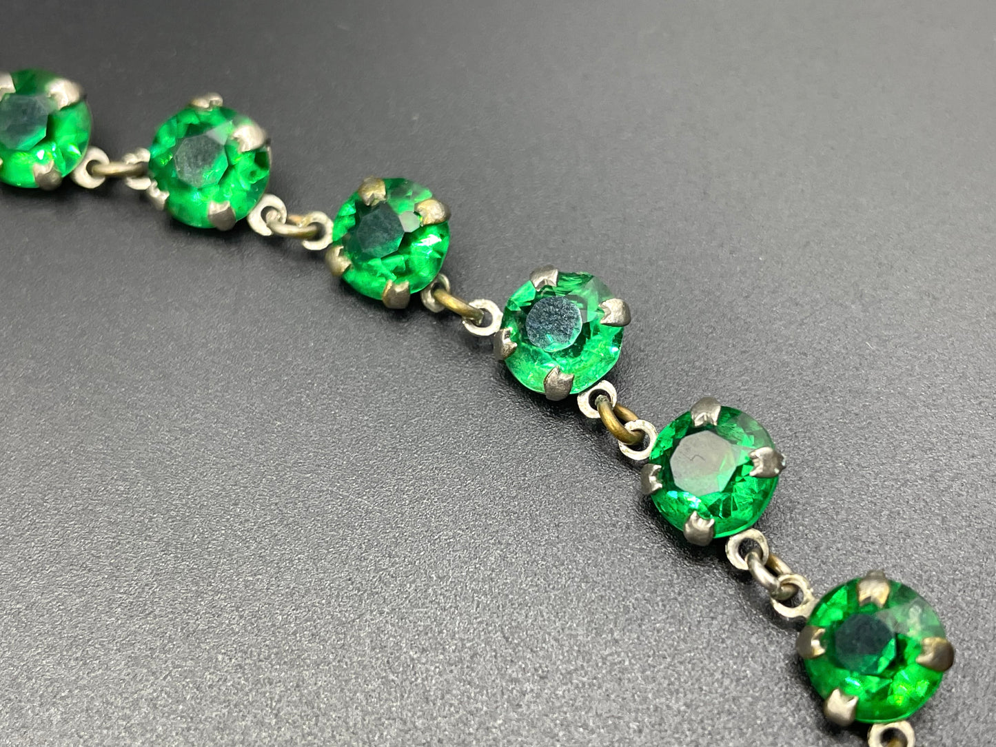 Vintage Art Deco bezel set gorgeous emerald green crystal riviere necklace with bezel set, open-backed stones