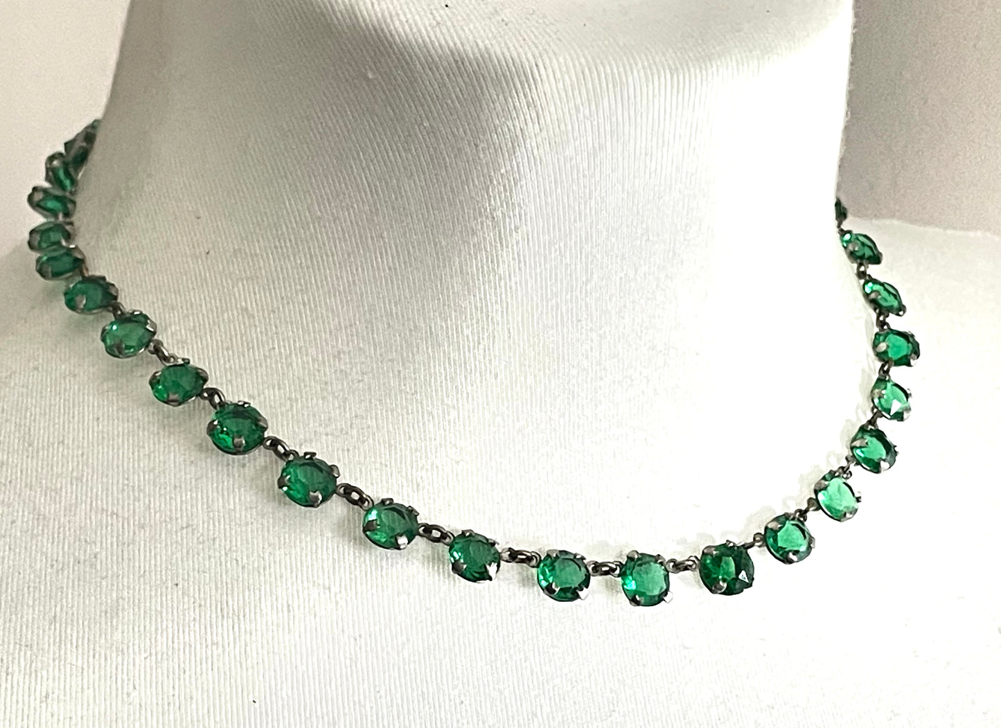 Vintage Art Deco bezel set gorgeous emerald green crystal riviere necklace with bezel set, open-backed stones
