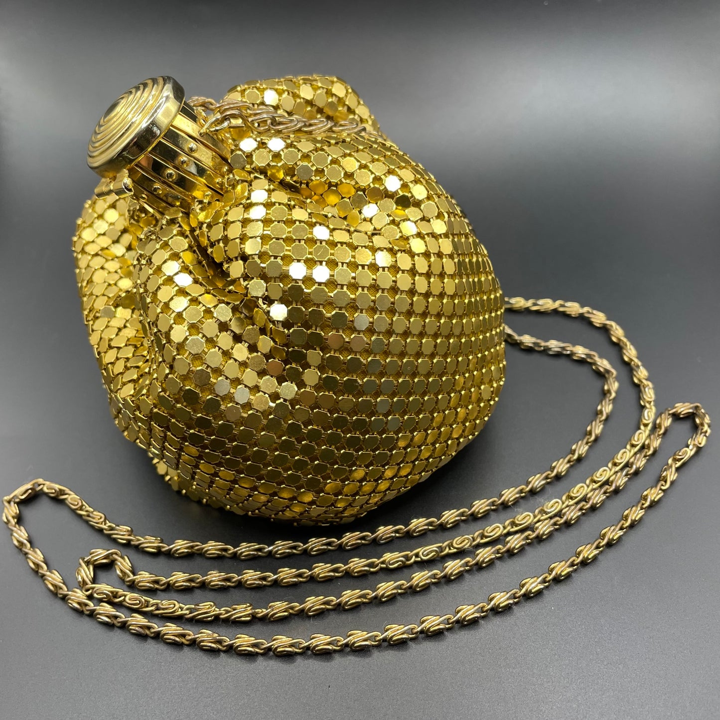 Vintage mesh chainmail gold tone concertina gate top beggar’s purse design reticule handbag, possibly Whiting and Davis but unsigned