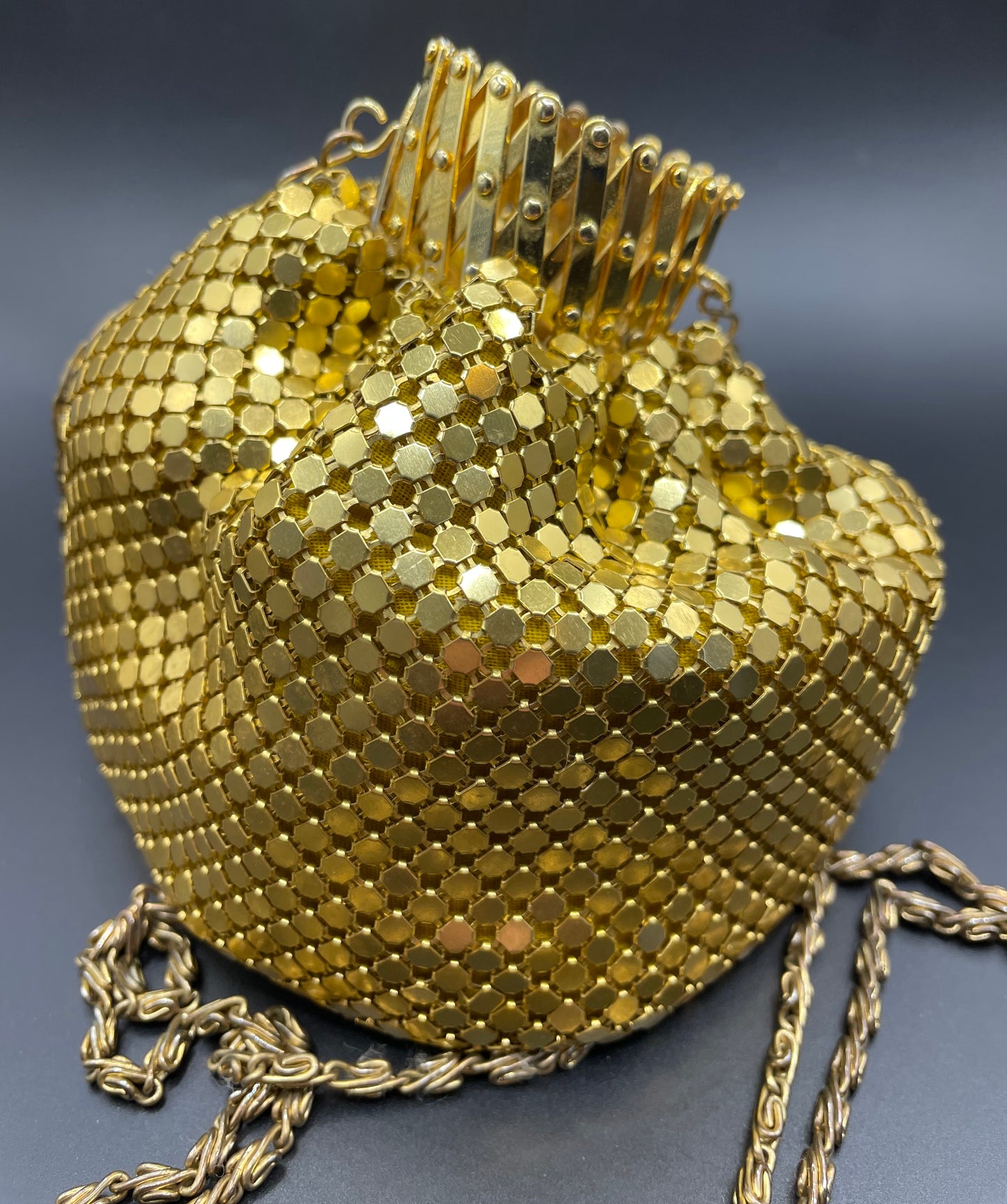 Vintage mesh chainmail gold tone concertina gate top beggar’s purse design reticule handbag, possibly Whiting and Davis but unsigned