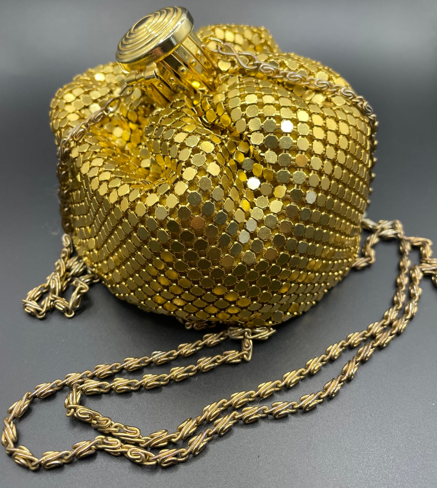 Vintage mesh chainmail gold tone concertina gate top beggar’s purse design reticule handbag, possibly Whiting and Davis but unsigned