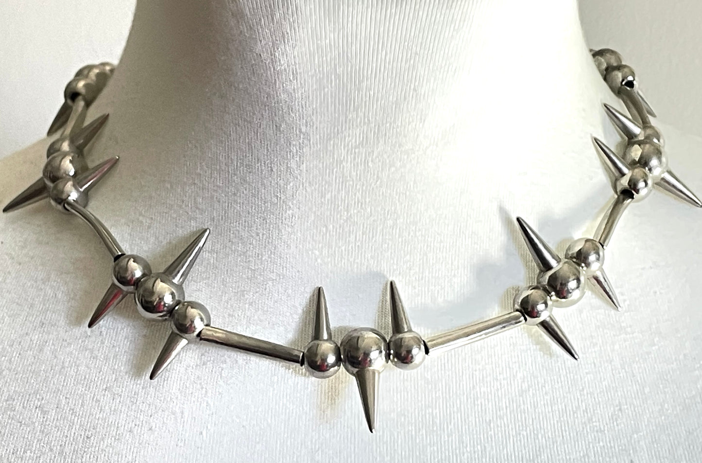 Vintage barbed wire effect silver tone chrome heavy beaded choker