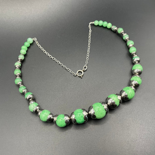Vintage Art Deco machine age shiny silver tone chrome and green Peking style glass bead necklace, pretty scalloped bead caps
