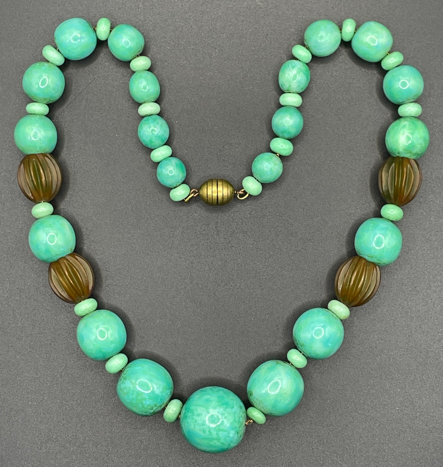 Vintage Louis Rousselet Art Deco green Peking style glass and carved galalith bead necklace, Made in France beehive clasp, foxtail chain