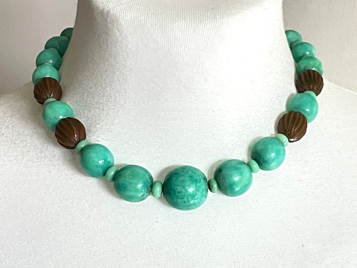 Vintage Louis Rousselet Art Deco green Peking style glass and carved galalith bead necklace, Made in France beehive clasp, foxtail chain