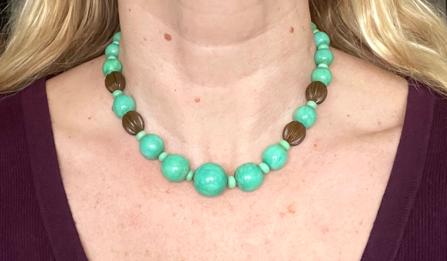 Vintage Louis Rousselet Art Deco green Peking style glass and carved galalith bead necklace, Made in France beehive clasp, foxtail chain