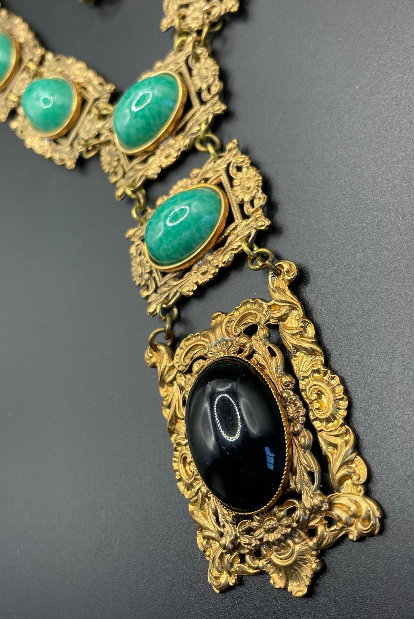 Vintage Art Deco Czech jade green and jet black glass cabochon and gold tone filigree lariat necklace and bracelet set, large and heavy