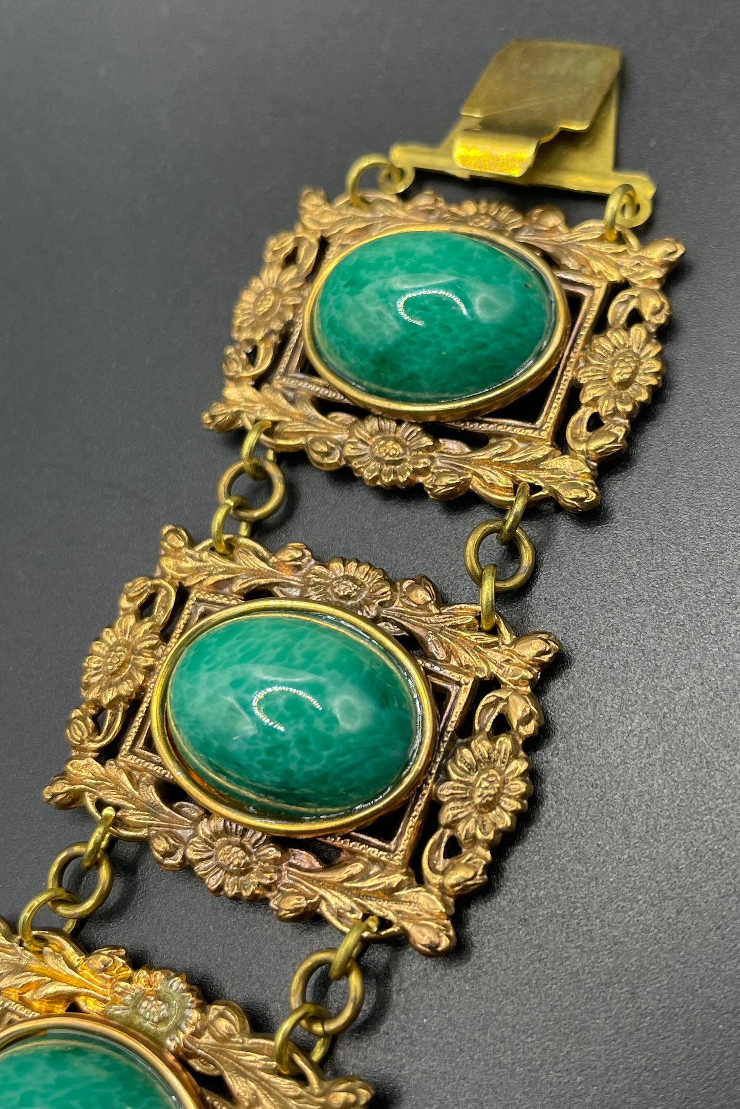 Vintage Art Deco Czech jade green and jet black glass cabochon and gold tone filigree lariat necklace and bracelet set, large and heavy