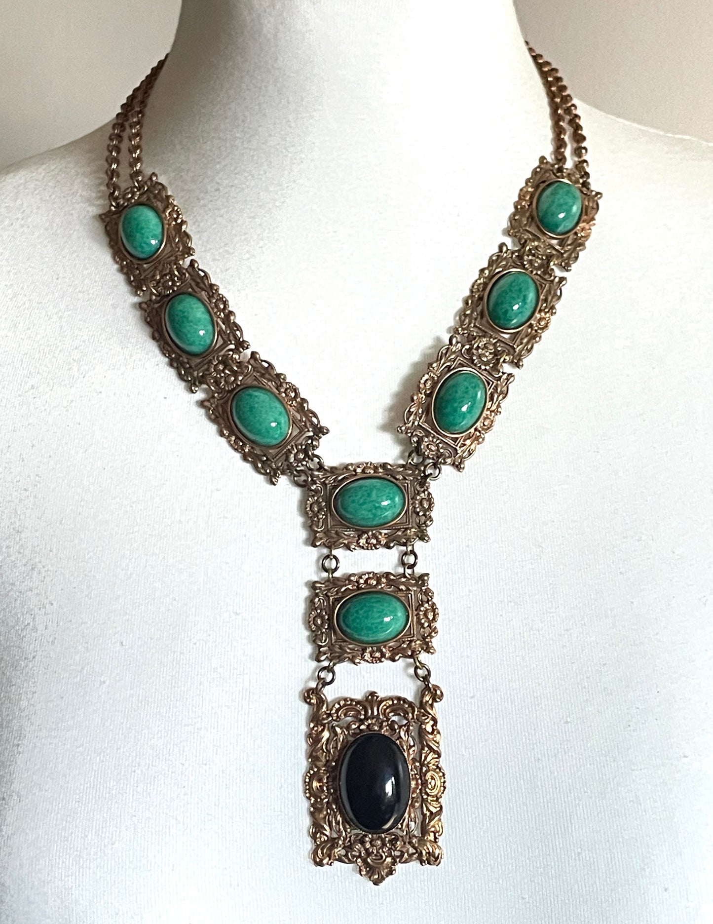 Vintage Art Deco Czech jade green and jet black glass cabochon and gold tone filigree lariat necklace and bracelet set, large and heavy