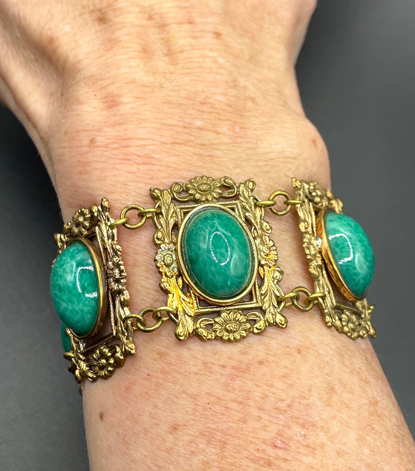 Vintage Art Deco Czech jade green and jet black glass cabochon and gold tone filigree lariat necklace and bracelet set, large and heavy