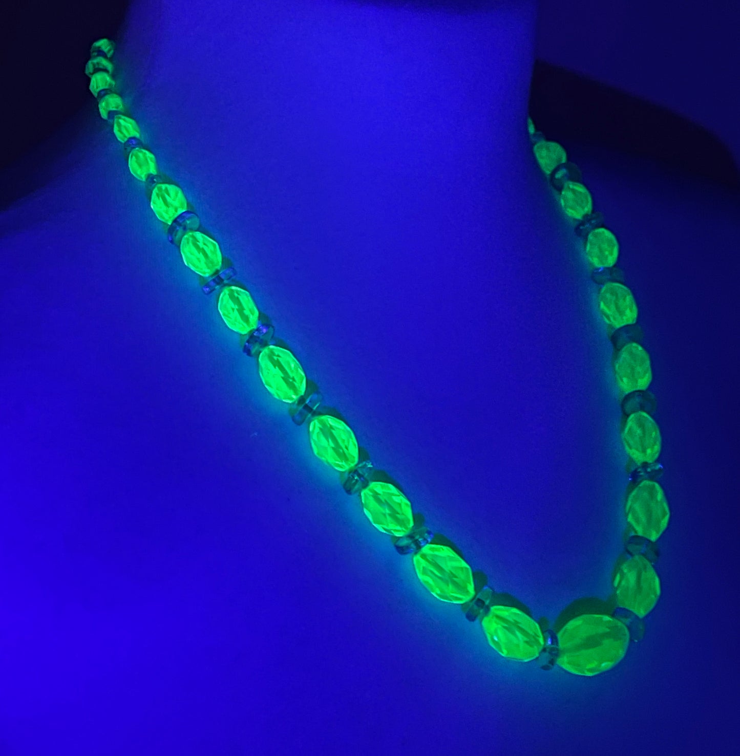 Vintage uranium glass and clear faceted crystal bead Art Deco necklace with pretty bead box clasp - fabulous beads that glow under UV light
