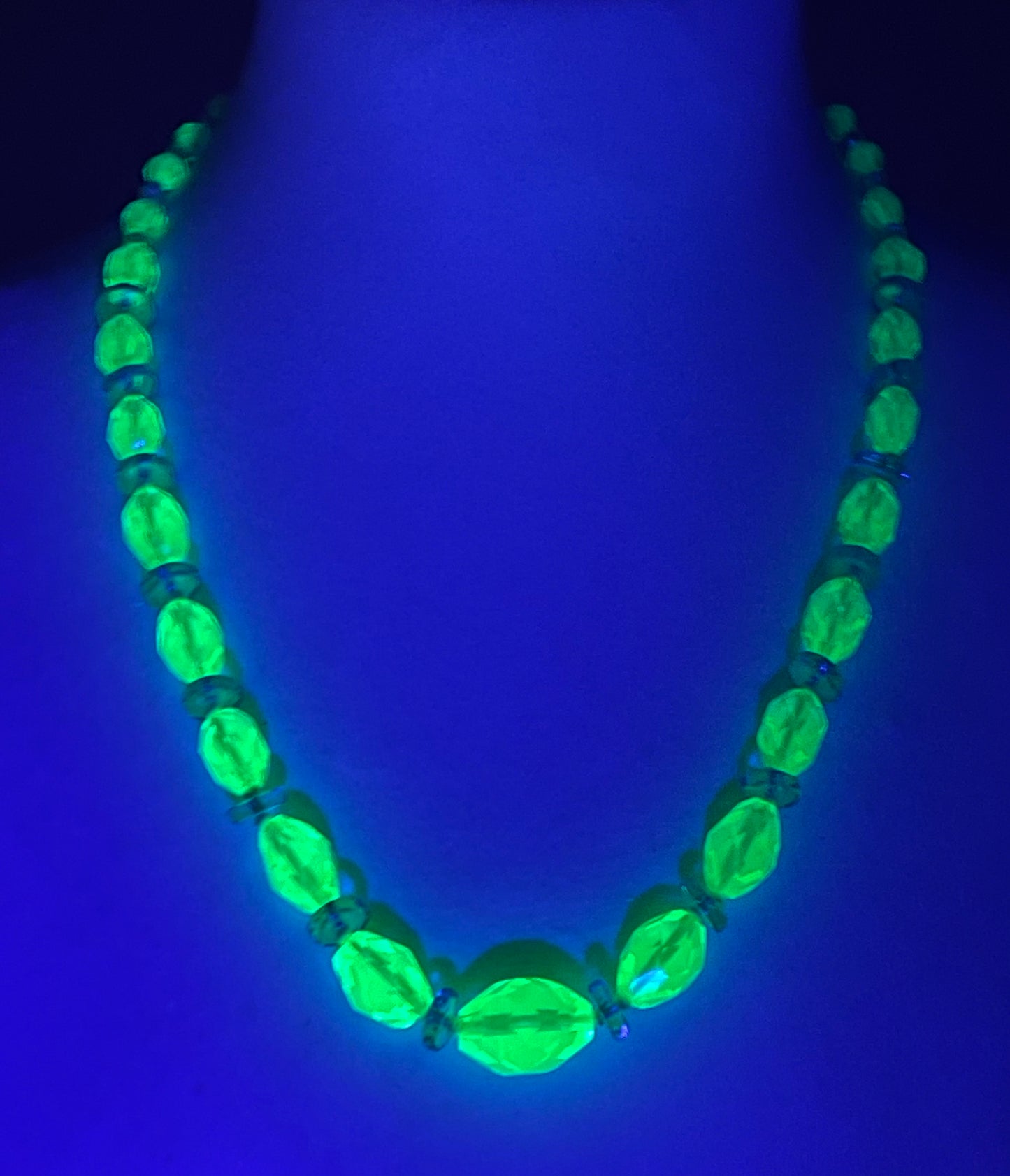 Vintage uranium glass and clear faceted crystal bead Art Deco necklace with pretty bead box clasp - fabulous beads that glow under UV light