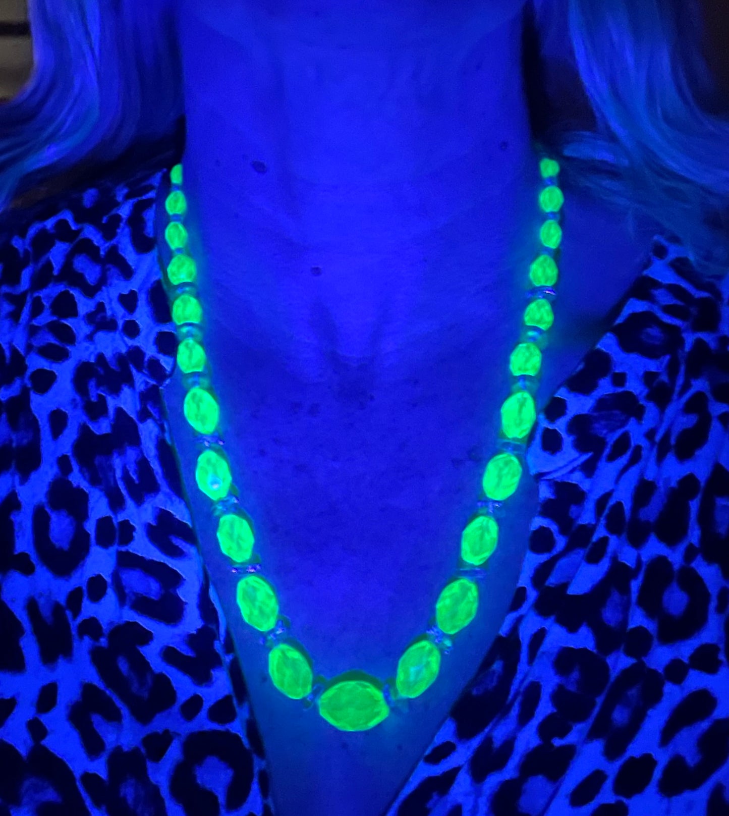Vintage uranium glass and clear faceted crystal bead Art Deco necklace with pretty bead box clasp - fabulous beads that glow under UV light