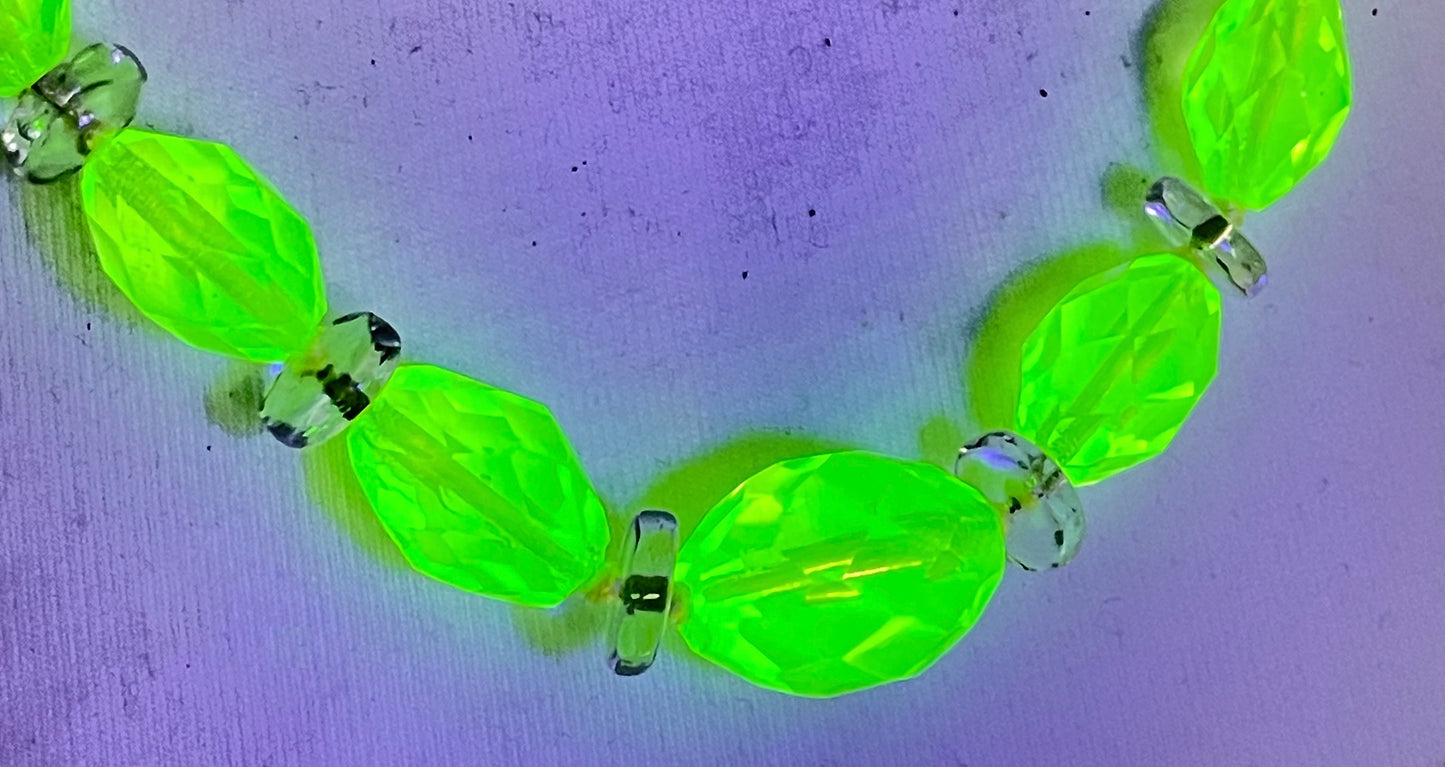 Vintage uranium glass and clear faceted crystal bead Art Deco necklace with pretty bead box clasp - fabulous beads that glow under UV light