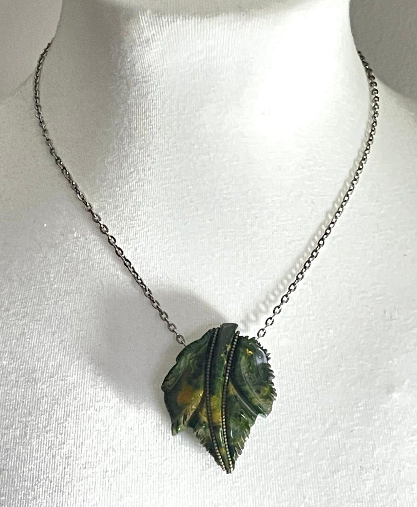 Vintage green marbled Bakelite (verified) and gold tone leaf design dress clip - with slim chain included to double as a pendant
