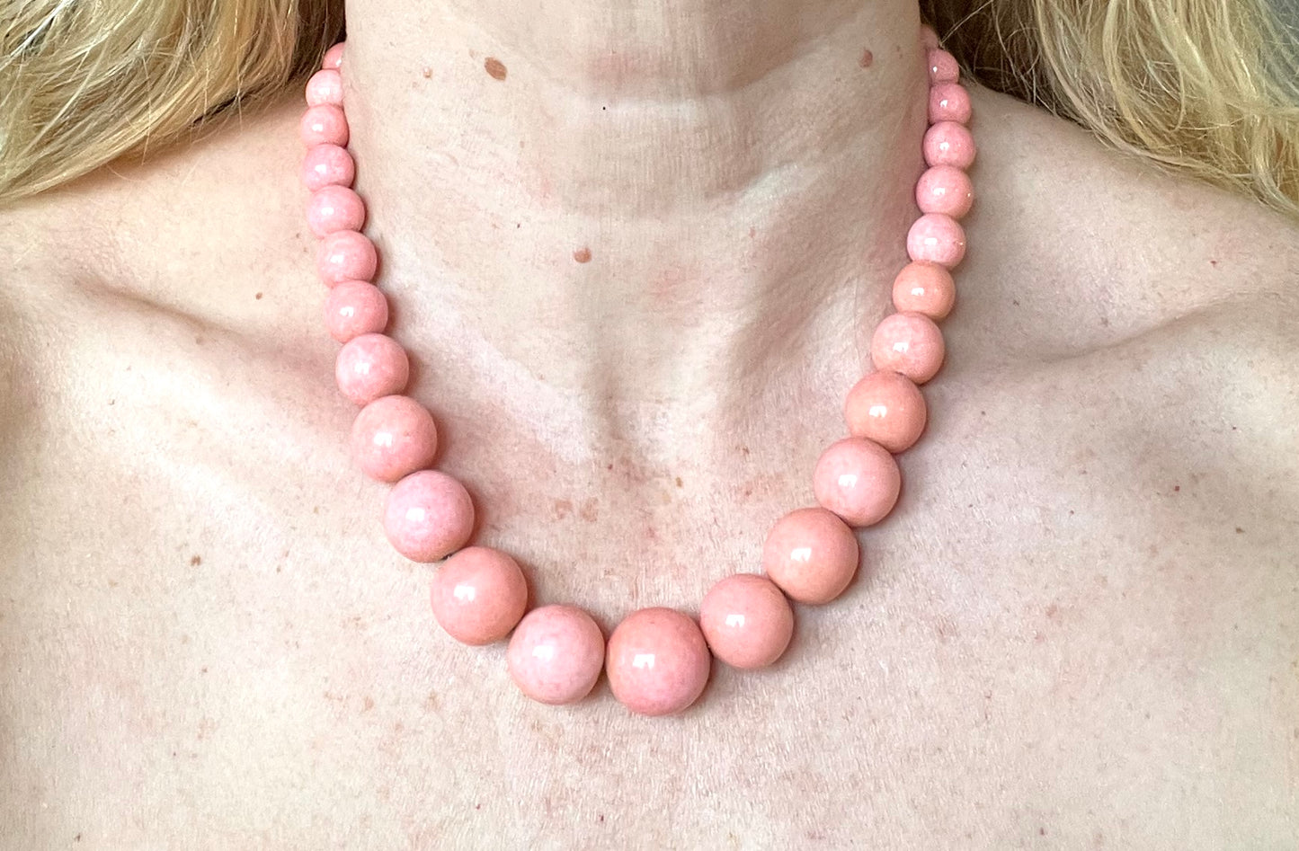 Vintage possible Louis Rousselet Art Deco pink Peking style glass bead necklace, on foxtail chain, really large, chunky beads