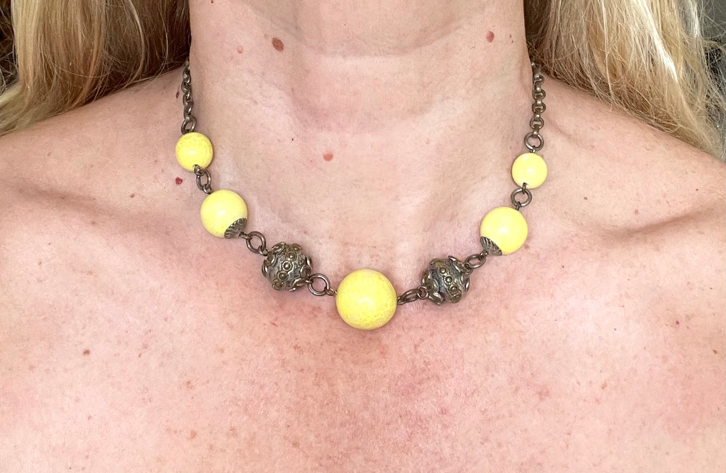 Vintage uranium glass Art Deco necklace - bright yellow marbled uranium glass UV sensitive beads, brass chain and beads