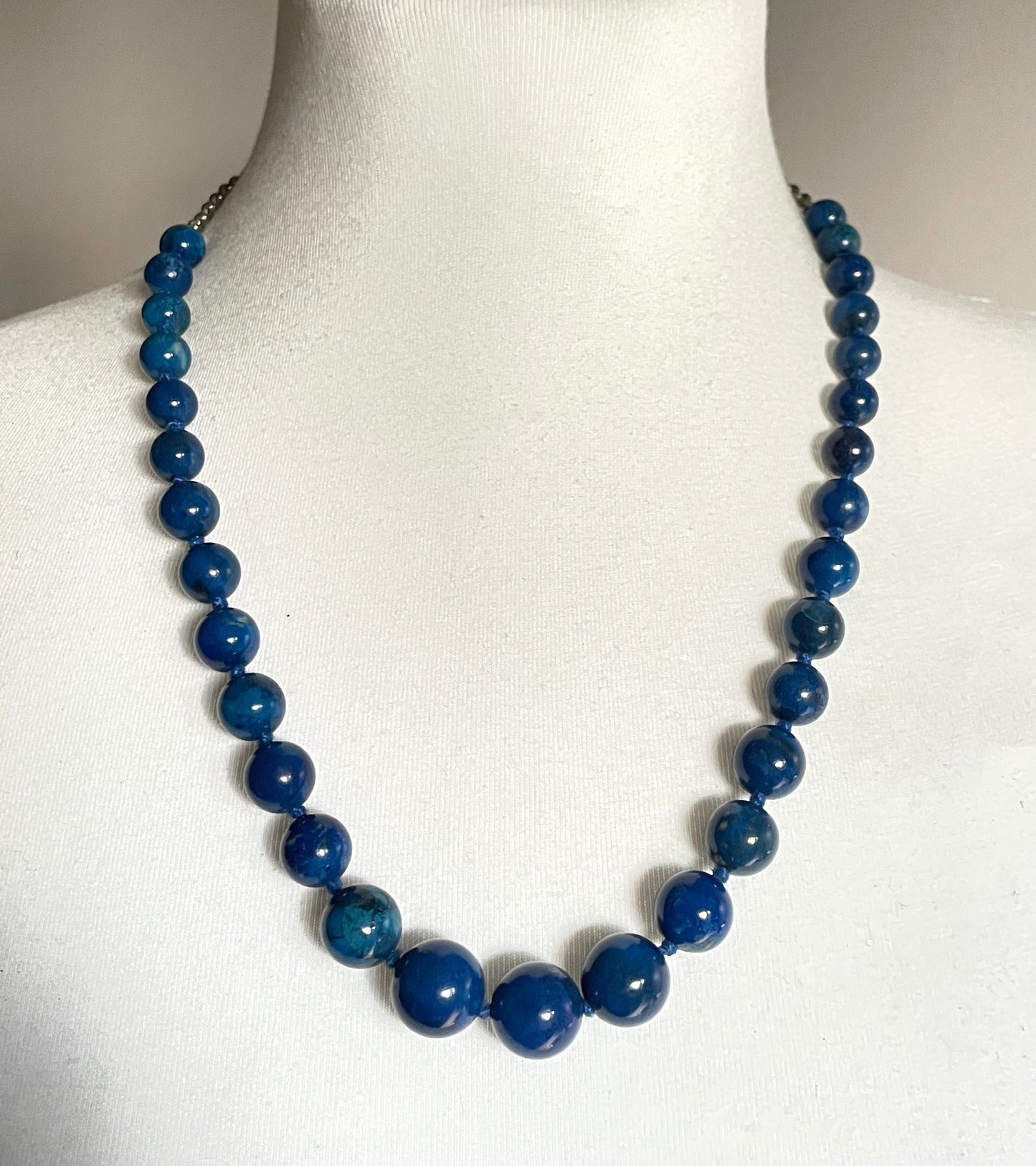 Vintage / antique lapis lazuli blue bead gemstone necklace with unmarked sterling silver belcher chain sections, 48 grams