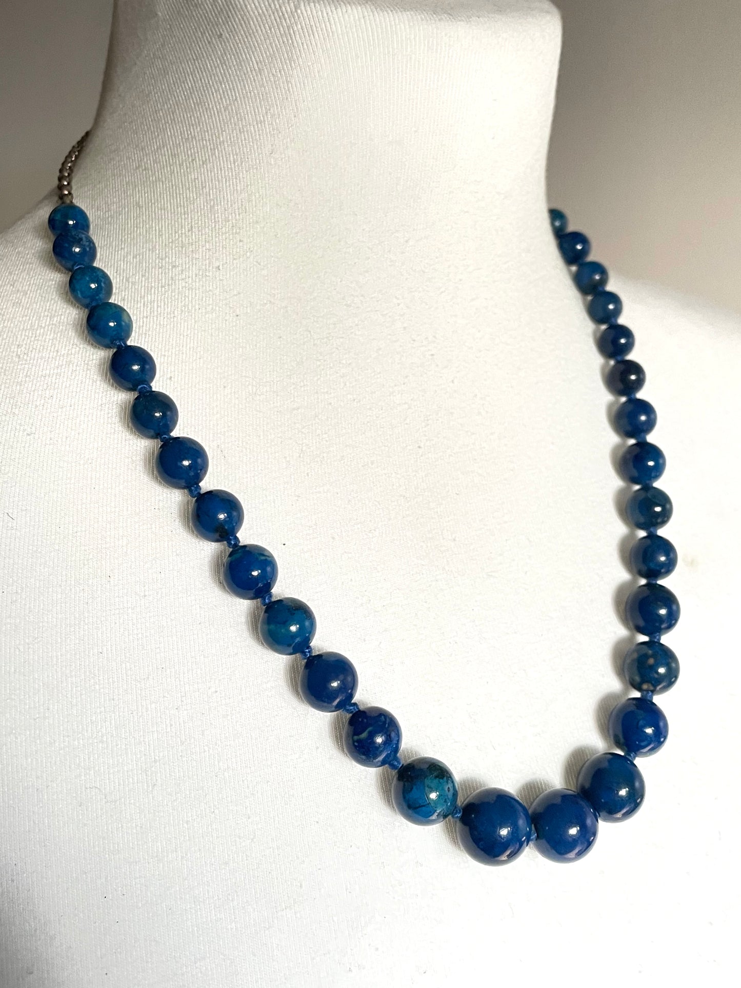 Vintage / antique lapis lazuli blue bead gemstone necklace with unmarked sterling silver belcher chain sections, 48 grams