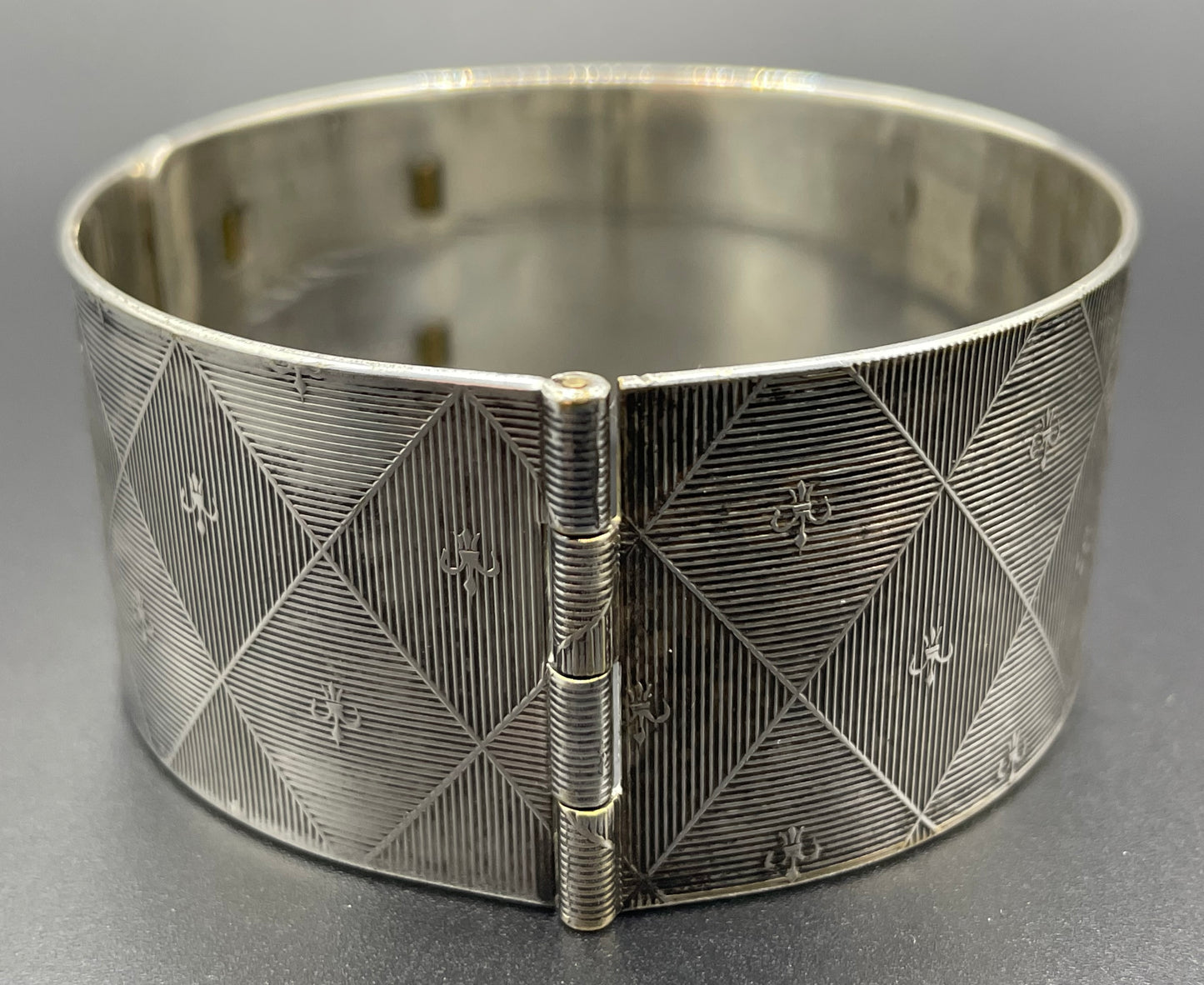 Vintage signed Kigu Art Deco engine turned machine age gold and silver tone wide bangle bracelet hinged cuff, fleur de lys Bauhaus design