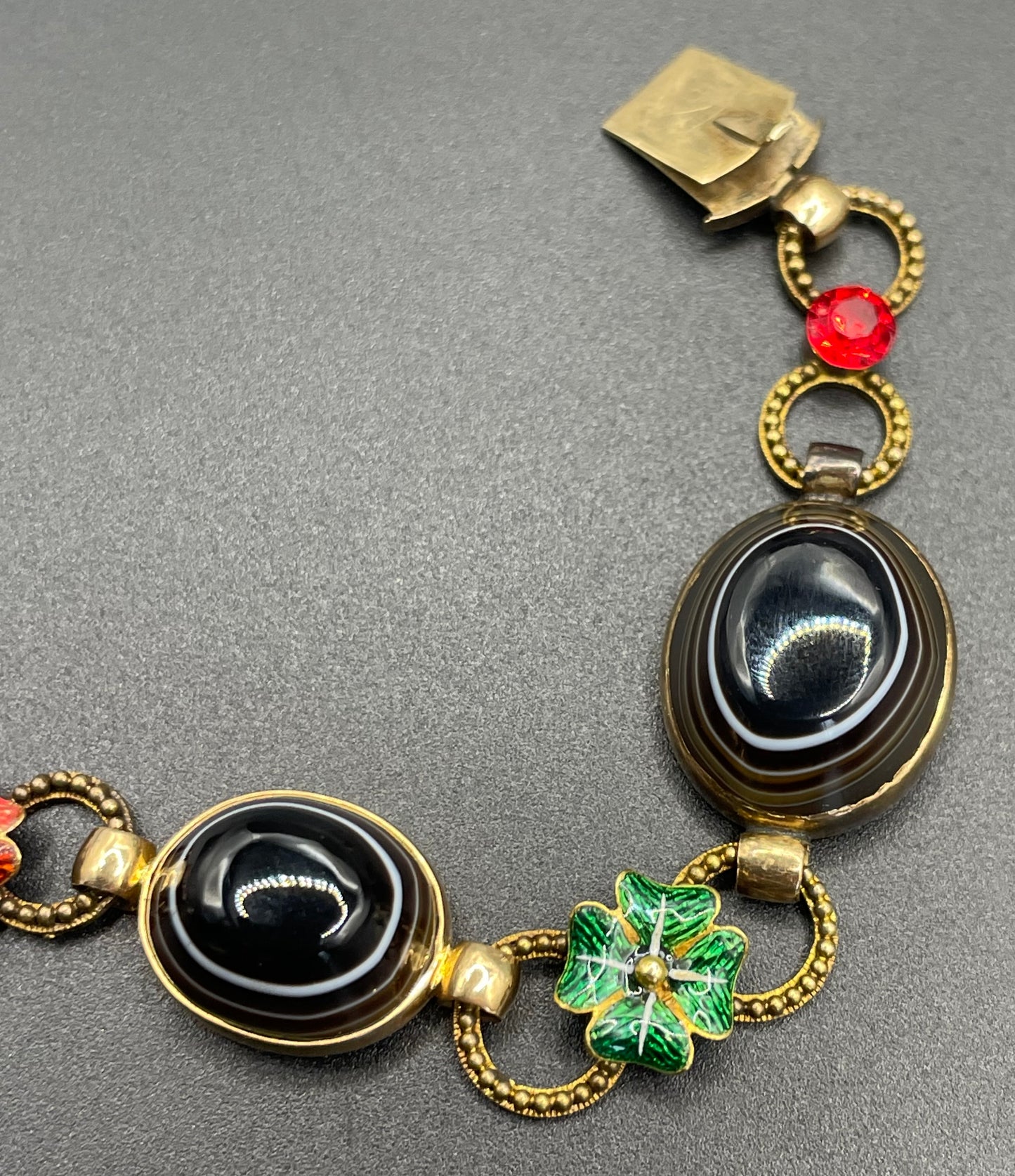 Antique Victorian unmarked 9ct gold bullseye banded agate onyx large oval cabochon, red and green enamel work flowers and red rhinestone bracelet