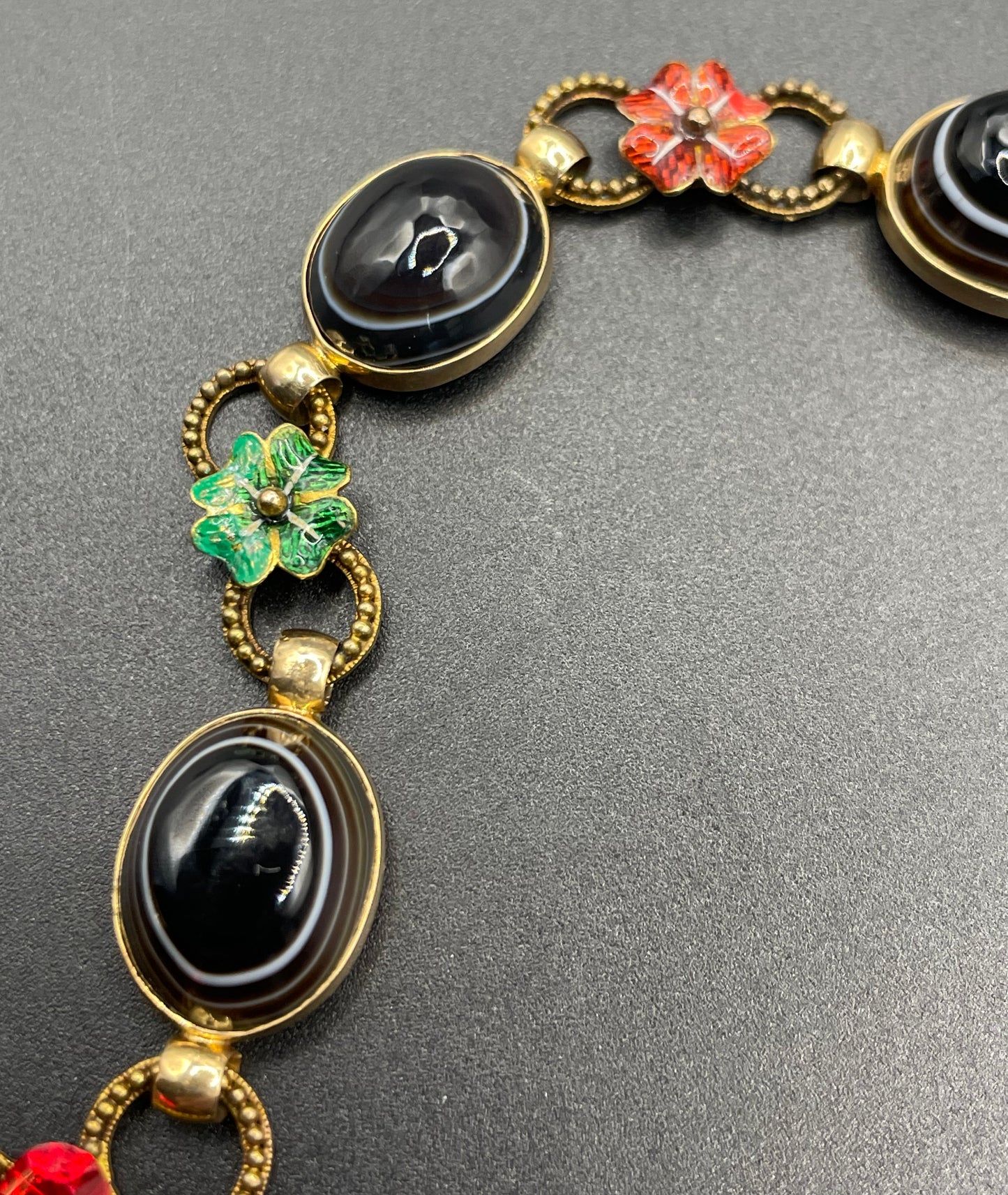 Antique Victorian unmarked 9ct gold bullseye banded agate onyx large oval cabochon, red and green enamel work flowers and red rhinestone bracelet
