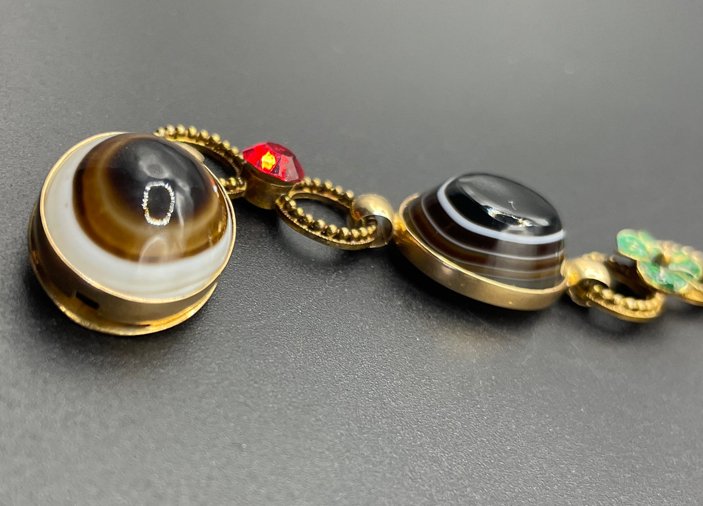 Antique Victorian unmarked 9ct gold bullseye banded agate onyx large oval cabochon, red and green enamel work flowers and red rhinestone bracelet