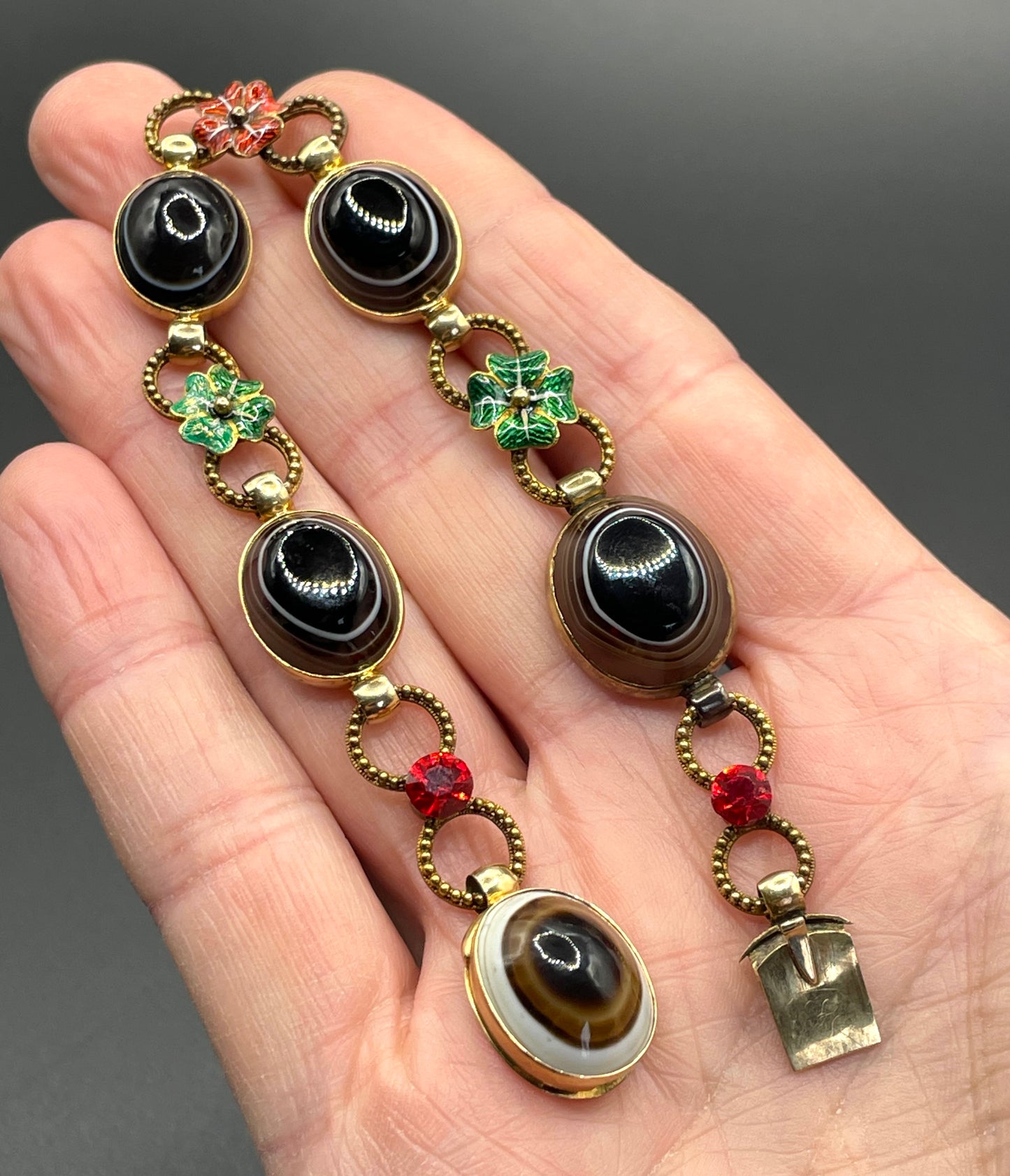 Antique Victorian unmarked 9ct gold bullseye banded agate onyx large oval cabochon, red and green enamel work flowers and red rhinestone bracelet