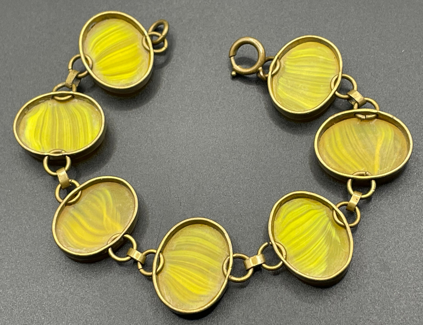 Vintage bright yellow marbled glass riviere collet set bracelet, bezel set, open backed large, oval banded glass stones, such unusual stones