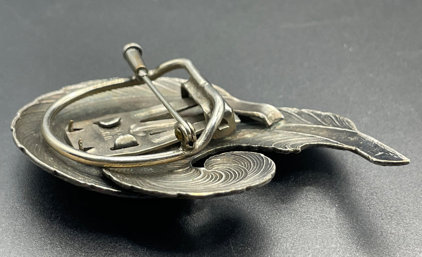 Vintage silver tone double feather design combined brooch and scarf clip, trombone clasp, perhaps made in France