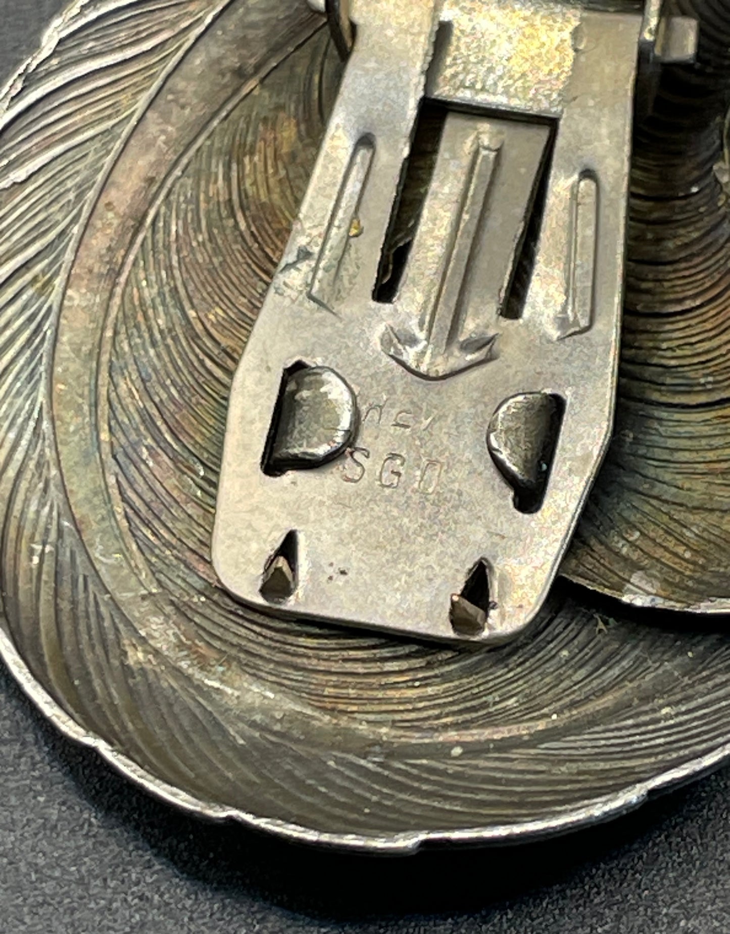 Vintage silver tone double feather design combined brooch and scarf clip, trombone clasp, perhaps made in France