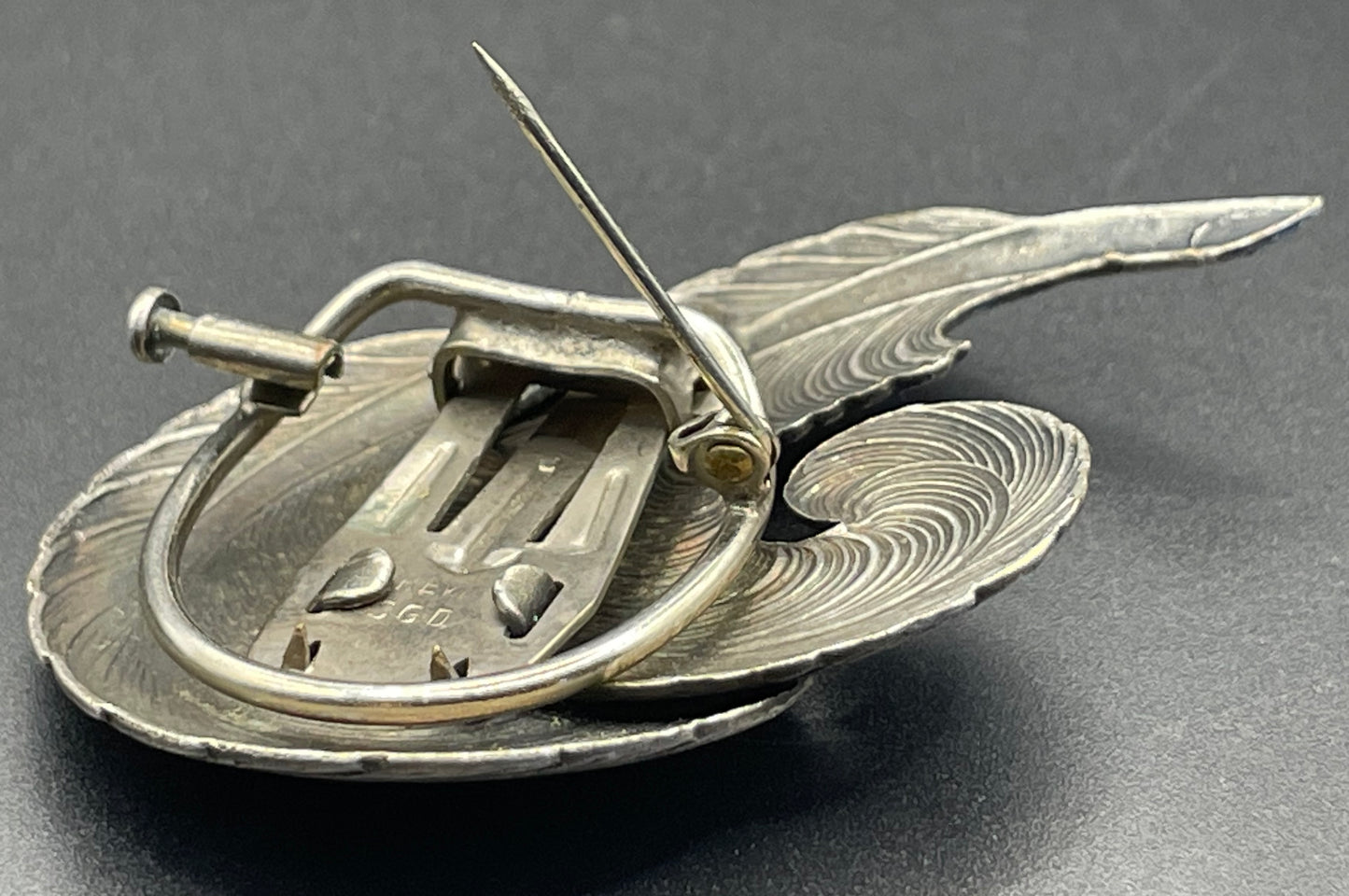 Vintage silver tone double feather design combined brooch and scarf clip, trombone clasp, perhaps made in France