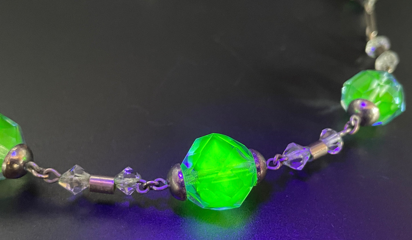 Vintage bi-colour uranium glass green and blue coloured faceted crystal bead Art Deco necklace, crystal that glows under UV / black light