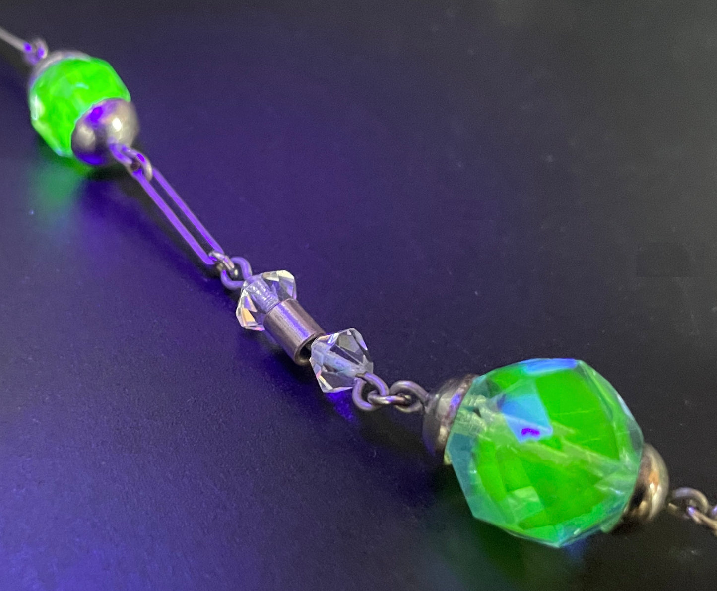 Vintage bi-colour uranium glass green and blue coloured faceted crystal bead Art Deco necklace, crystal that glows under UV / black light