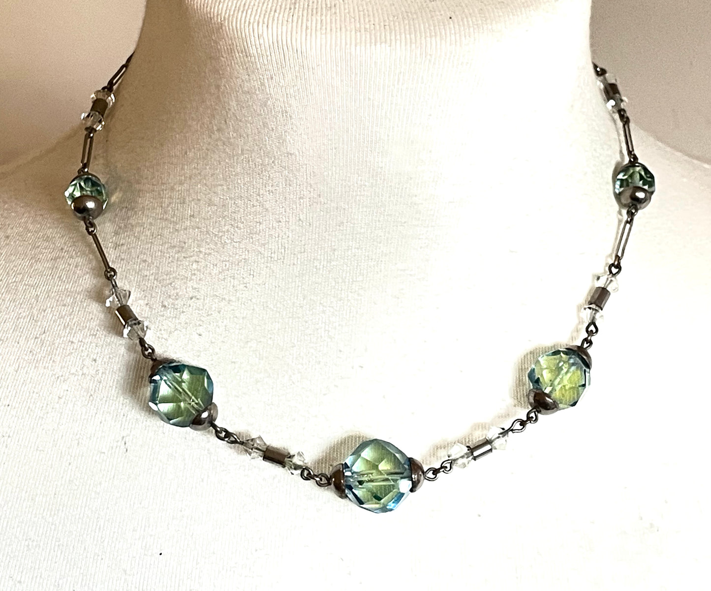Vintage bi-colour uranium glass green and blue coloured faceted crystal bead Art Deco necklace, crystal that glows under UV / black light