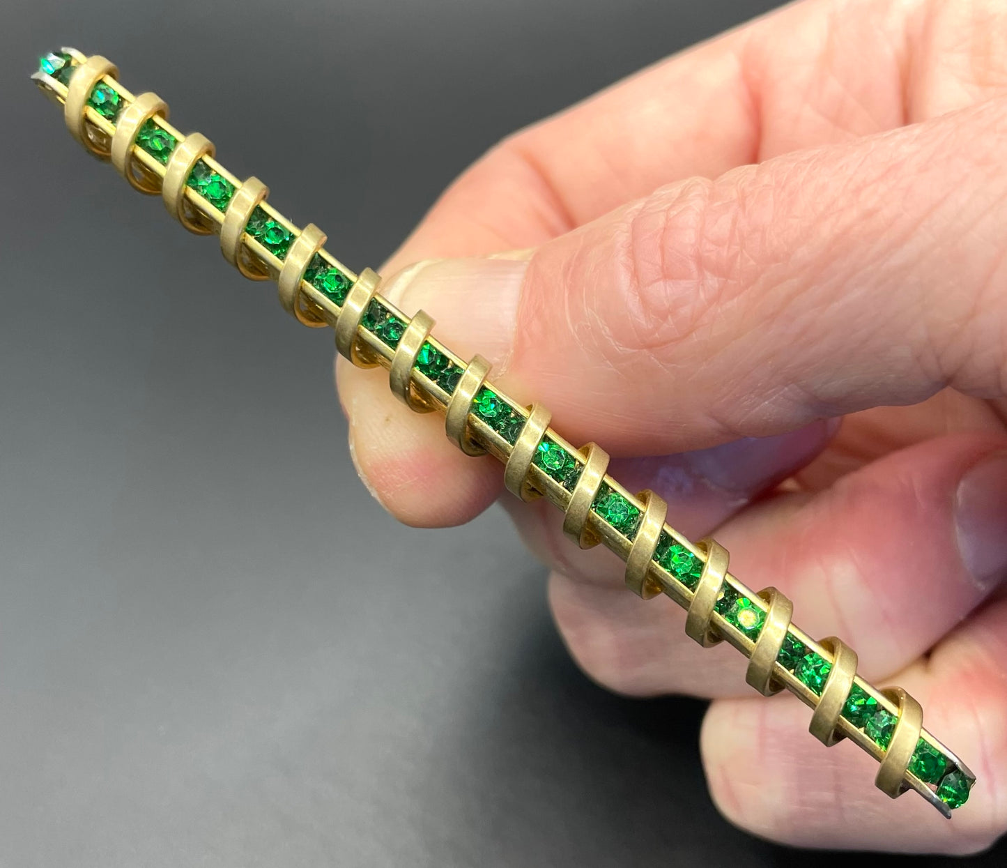 Vintage Schreiber & Hiller Art Deco channel set paste emerald green rhinestone  and gold tone machine age long bar brooch