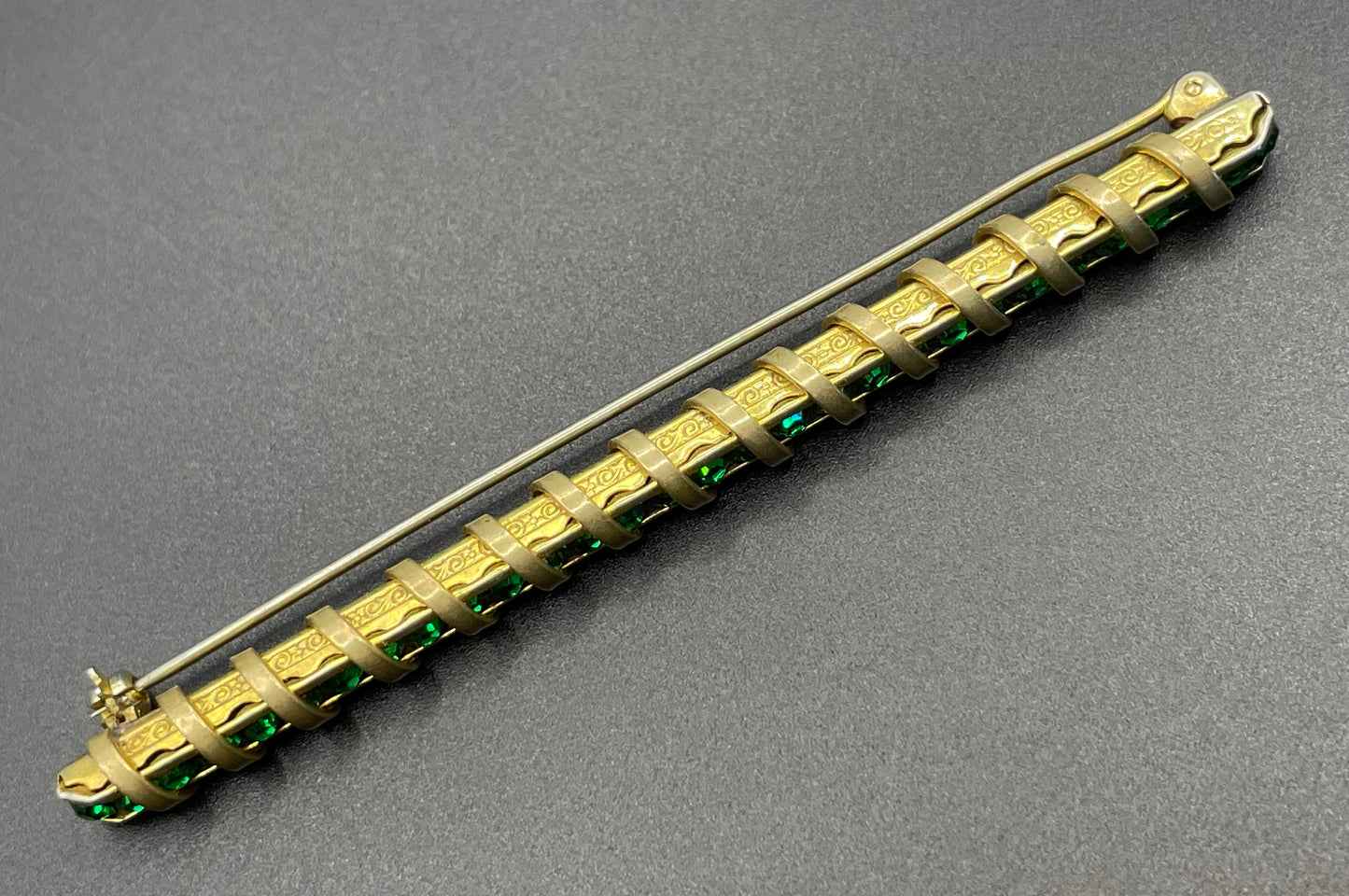 Vintage Schreiber & Hiller Art Deco channel set paste emerald green rhinestone  and gold tone machine age long bar brooch