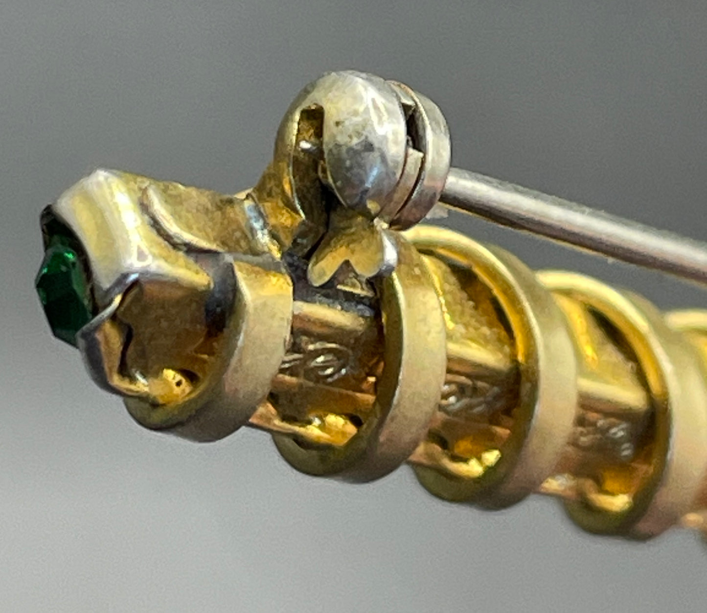 Vintage Schreiber & Hiller Art Deco channel set paste emerald green rhinestone  and gold tone machine age long bar brooch