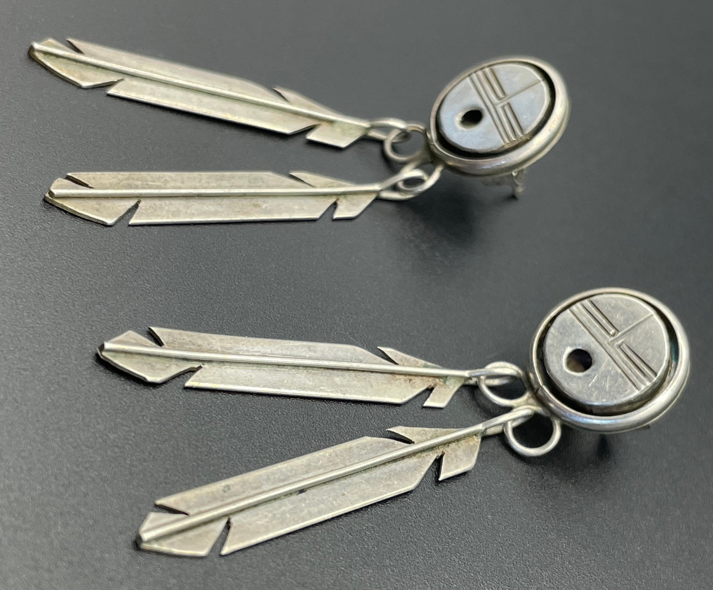 Vintage Navajo unmarked sterling silver dangle earrings (pierced ears), beautiful first nation craftsmanship, 5 grams of silver