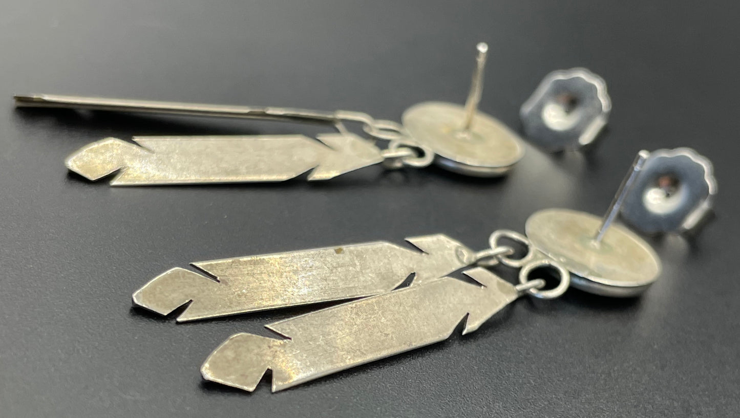 Vintage Navajo unmarked sterling silver dangle earrings (pierced ears), beautiful first nation craftsmanship, 5 grams of silver