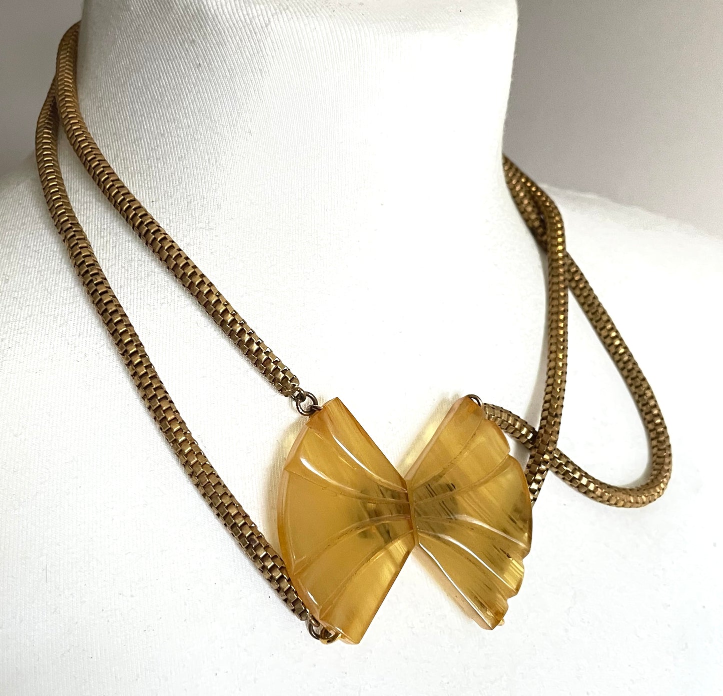 Vintage Art Deco marbled yellow galalith buckle necklace with double strand antique gold tone machine age snake chains, front fastening