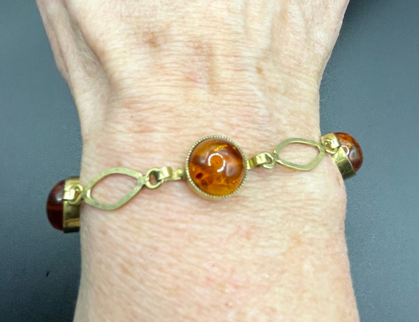 Vintage Art Deco 1920s / 1930s amber gemstone cabochon and gold tone bracelet, stamped AMR