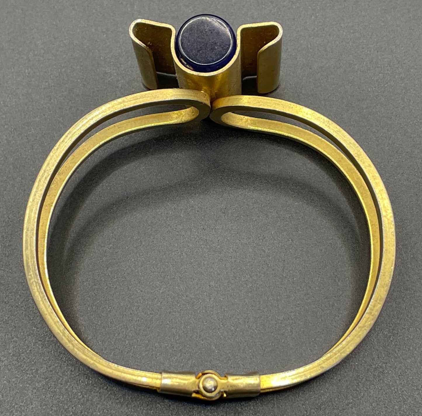 Vintage Jakob Bengel Art Deco machine age clamper bangle in shiny gold tone with a rich blue galalith cylinder