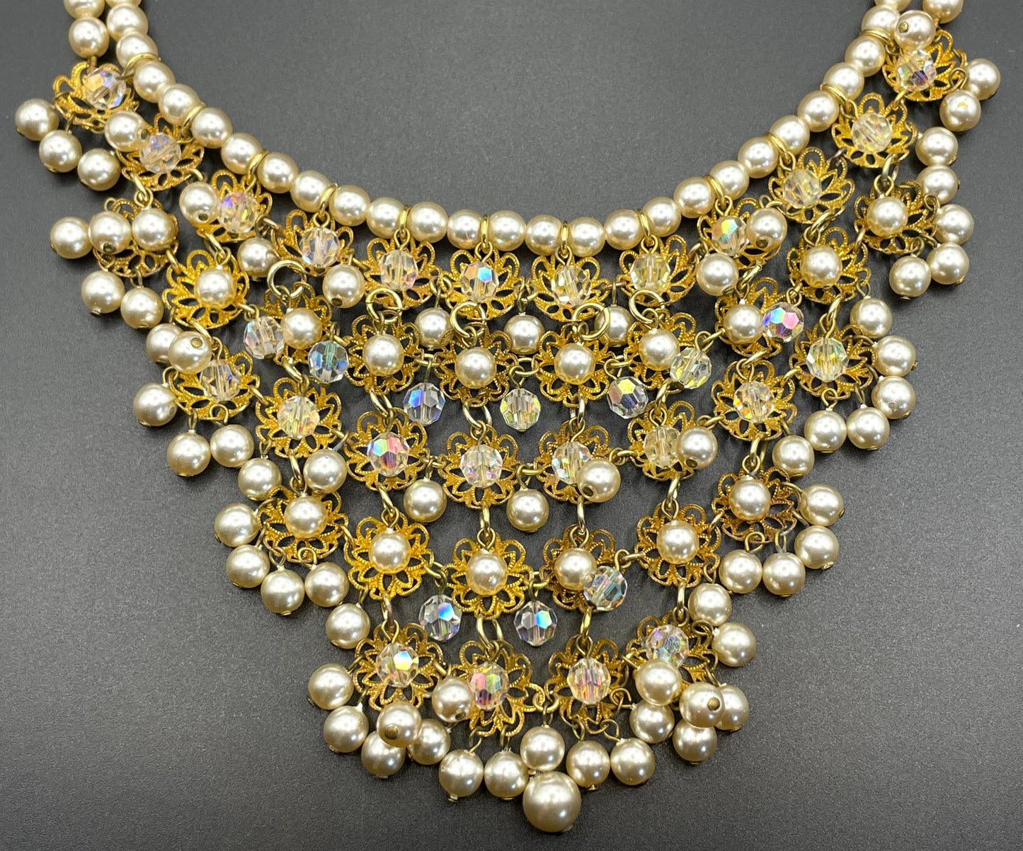 Elaborate vintage chandelier faceted AB crystal & glass pearl bead gold tone filigree bib necklace